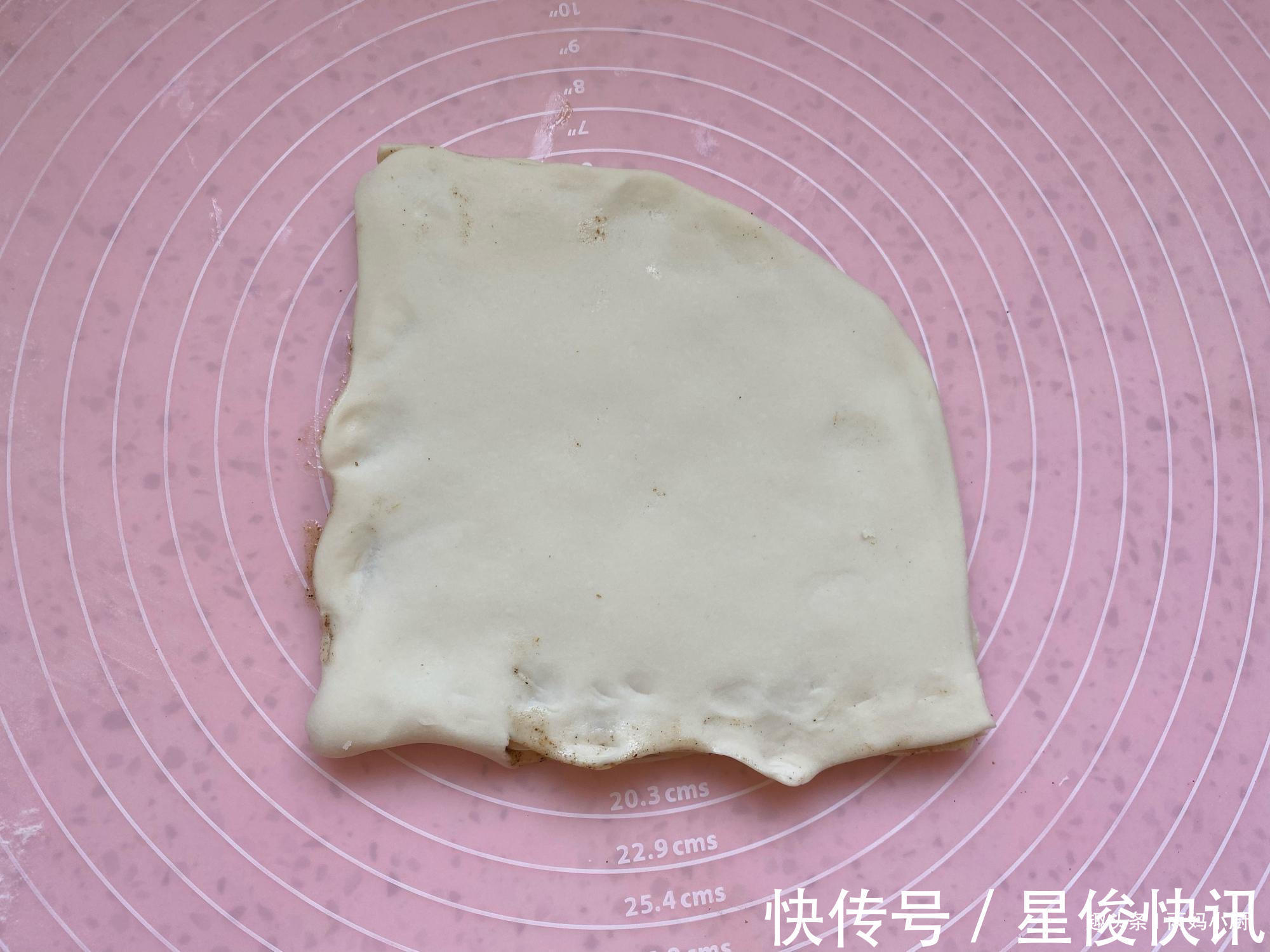 想吃酱香饼别再买了，一口锅在家自己做，外酥里嫩，酱香浓郁