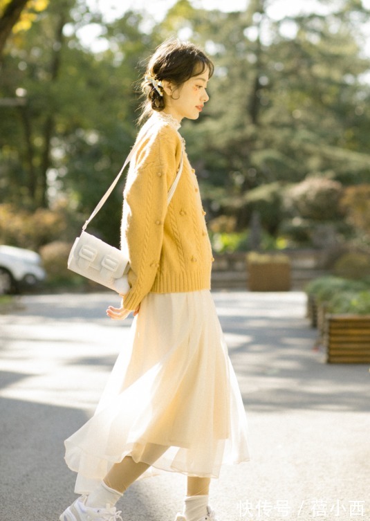 时髦|30岁、40岁的女人穿针织衫搭配法则,要精致也要减龄,快来学穿搭