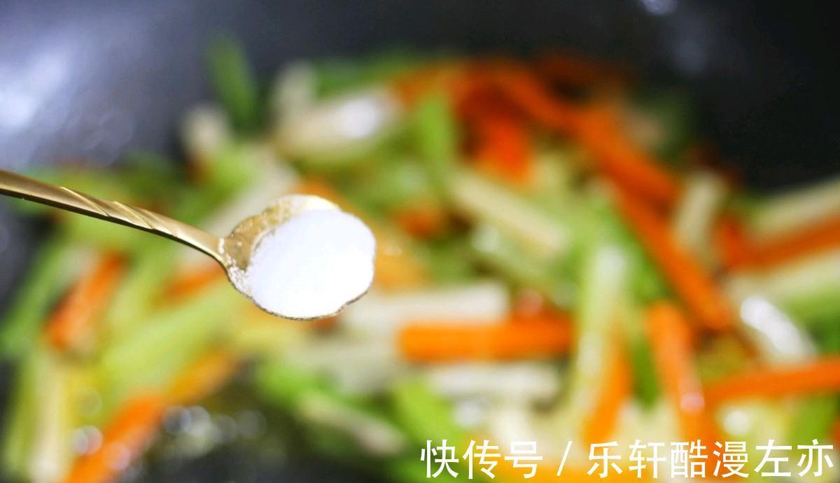 鲜美|3种素菜搭配在一起炒,鲜美又营养,味道清新爽口,给肉都不换