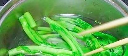 方法|不论炒什么青菜,牢记不要直接下锅炒,大厨都这样做,翠绿还鲜香