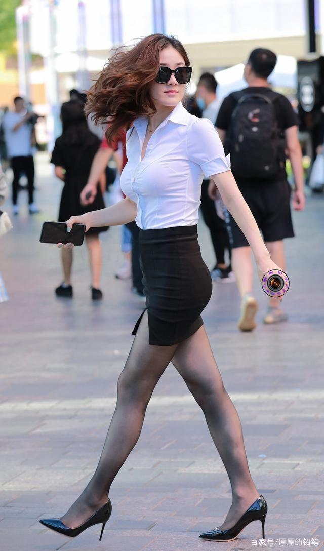 搭配 连衣裙让你展现减龄气质,稳重不踩雷,美感更突出