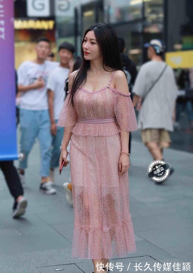 魅力|贴身舒适的连衣裙，好看又前卫，挺拔有魅力