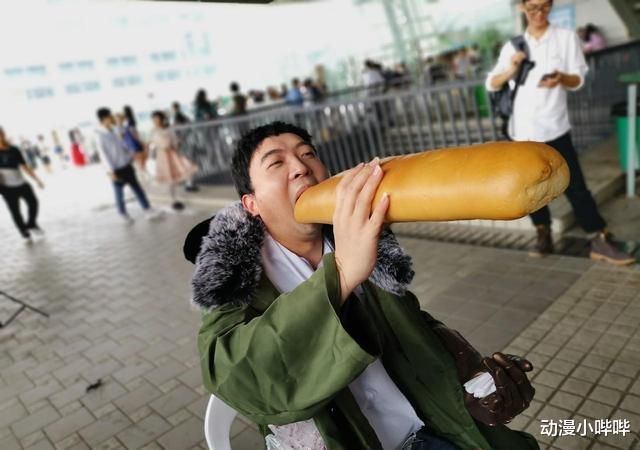 COSPL漫展的奇葩COSPLAY合集:坂本大佬一枝独秀,老干妈COS“有内味”