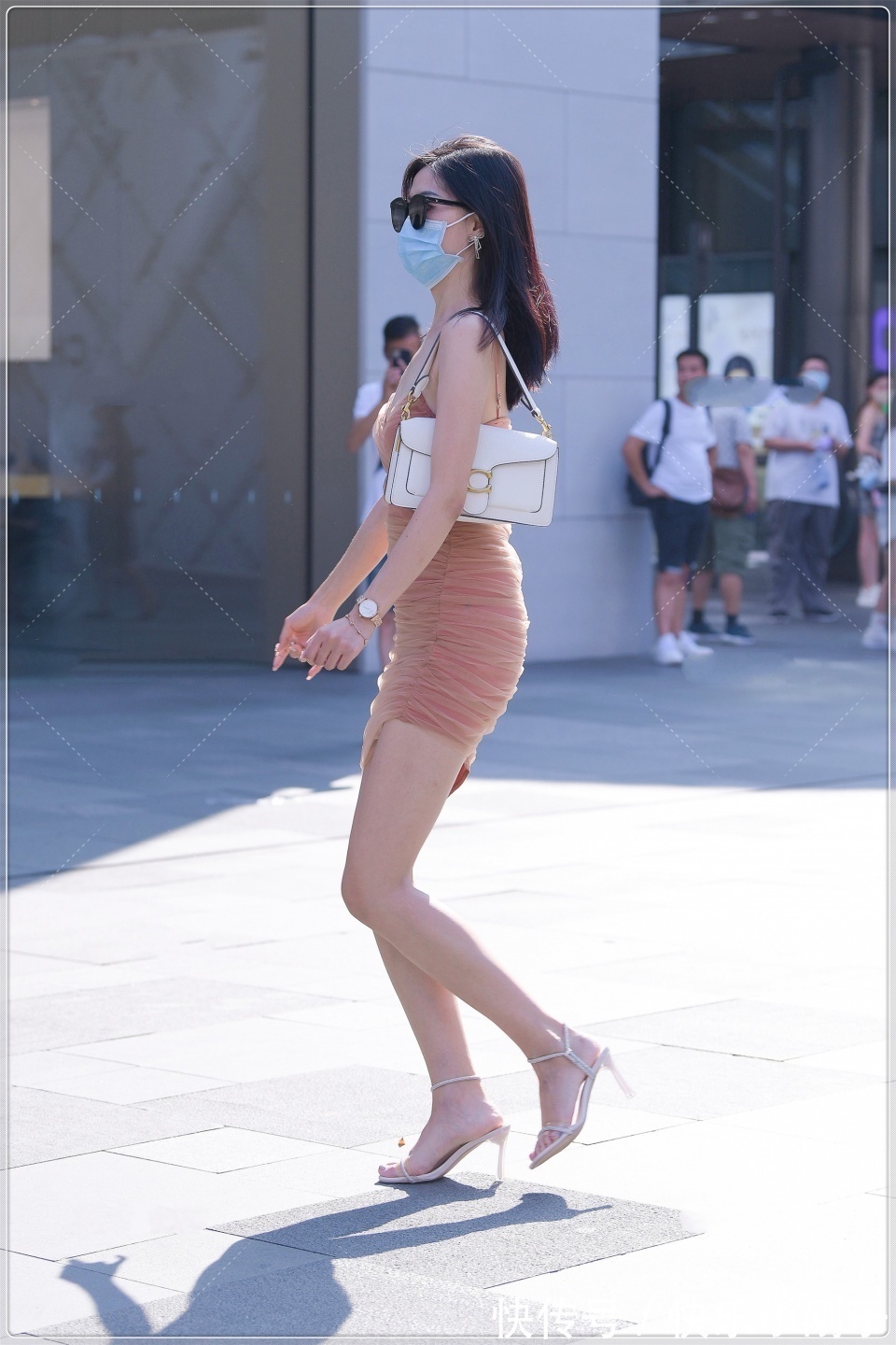 小姐姐|一看知道不是啥“庸脂俗粉”,很想请她一起吃饭,花多少钱都行