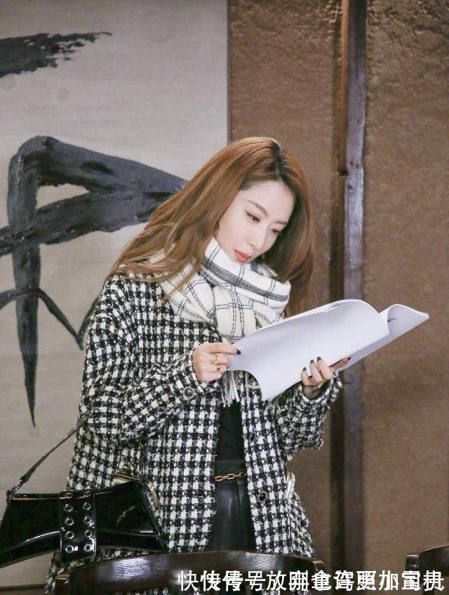 白冰相親節(jié)目餓肚子,忍不住說(shuō)自己沒(méi)吃飯,網(wǎng)友贊其直爽可愛(ài)