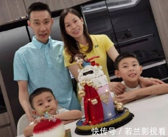抗癌|李宗伟为38岁妻子庆生,千万抗癌成功2年仍消瘦,全家住皇宫附近