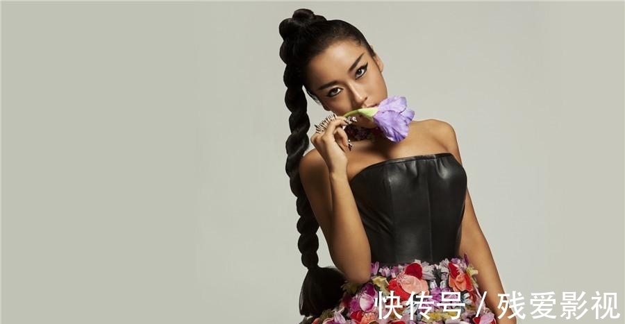 民族服裝|當年的幸運兒，如今坐在導(dǎo)師席位，她經(jīng)歷很多