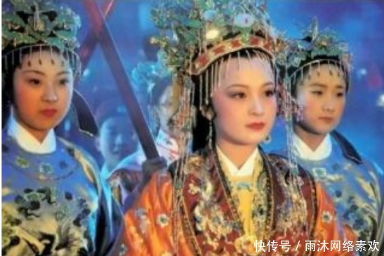 贾元春被加封为贤德妃 贾府人为何称呼她贵妃?