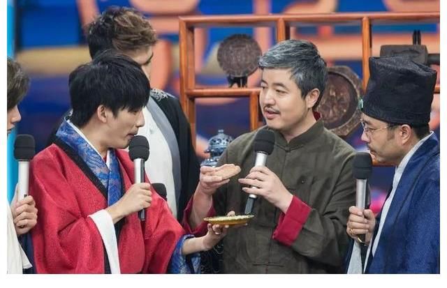 两大王牌综艺,同时被推上风口浪尖,何炅输得彻底,汪涵险象环生