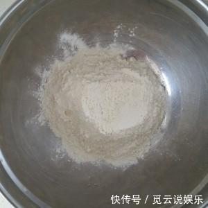  烫面油饼好吃又简单，你肯定喜欢，这里教你怎么做