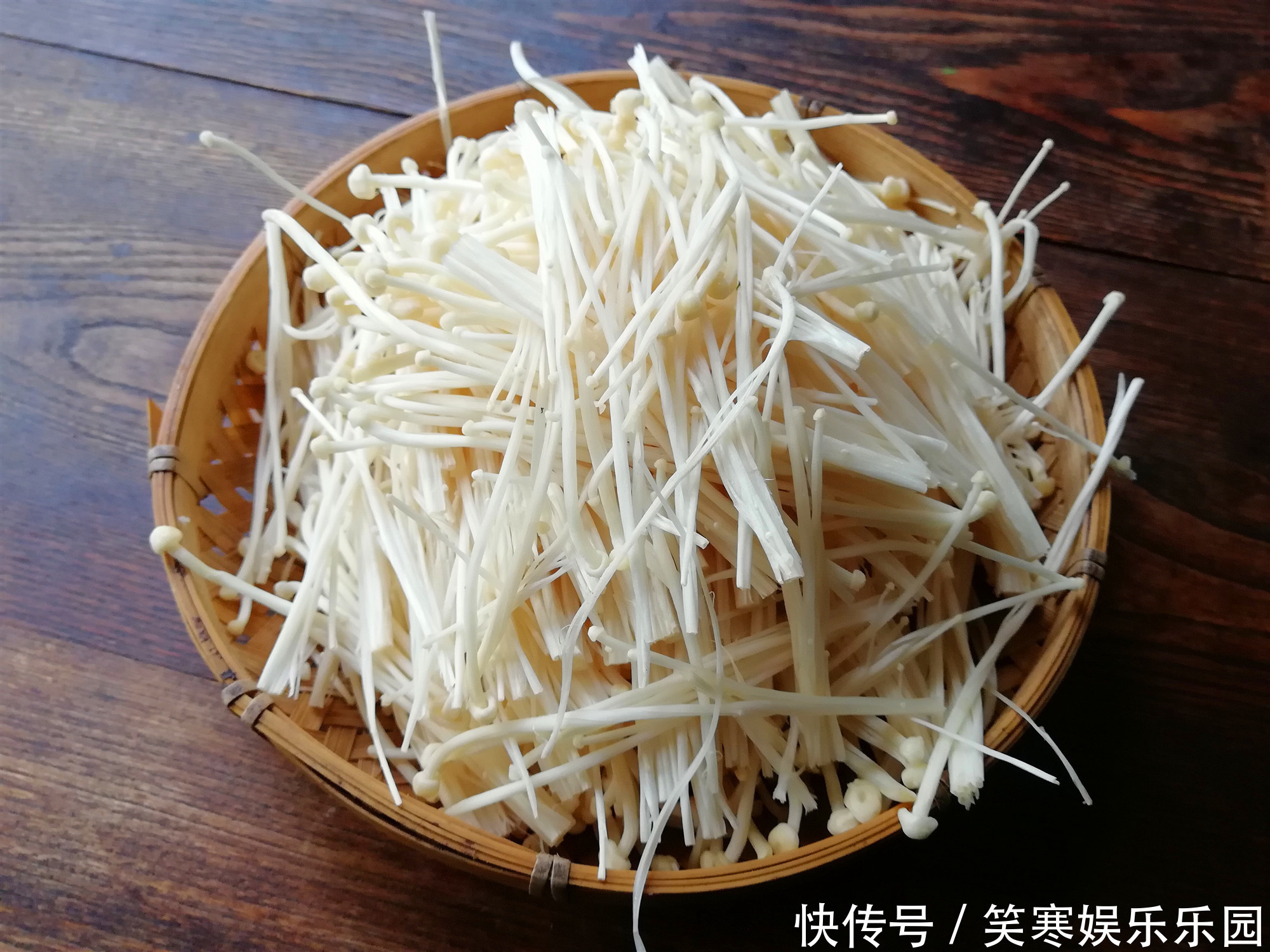  1汤匙|金针菇夏天这样吃，比涮的好吃，凉爽开胃，天热，就做这个菜