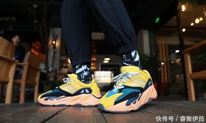 上脚效果超吸睛!“太阳”Yeezy 700 就要来了!