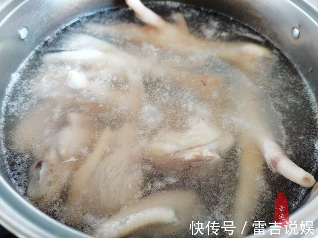 西红柿|老两口的晚餐最爱啃鸡爪,色泽红润鸡肉软烂,十分入味又好吃