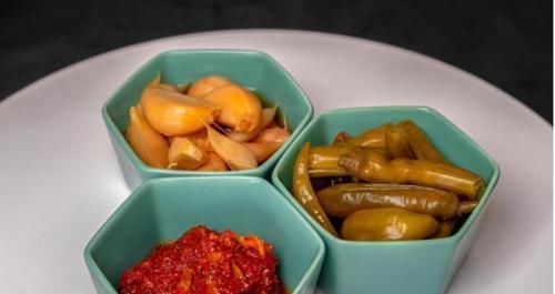 钙质|骨质疏松的“发物”是花生?医生:若想养骨,少吃这“2绿”!