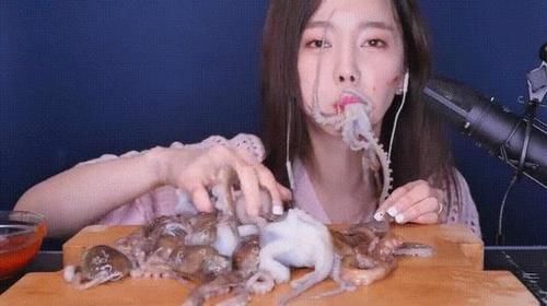 韩国人怎么吃得下这玩意？听说还是高级料理，网友：看得头皮发麻