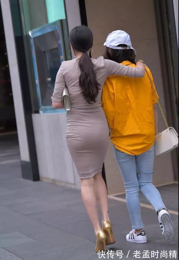 连衣裙|街拍路人,时尚紧致的连衣裙穿搭参考,让你大气又美丽