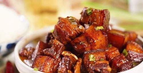 红烧肉|做红烧肉，这2种调味料一定不要放，否则肉柴还不香