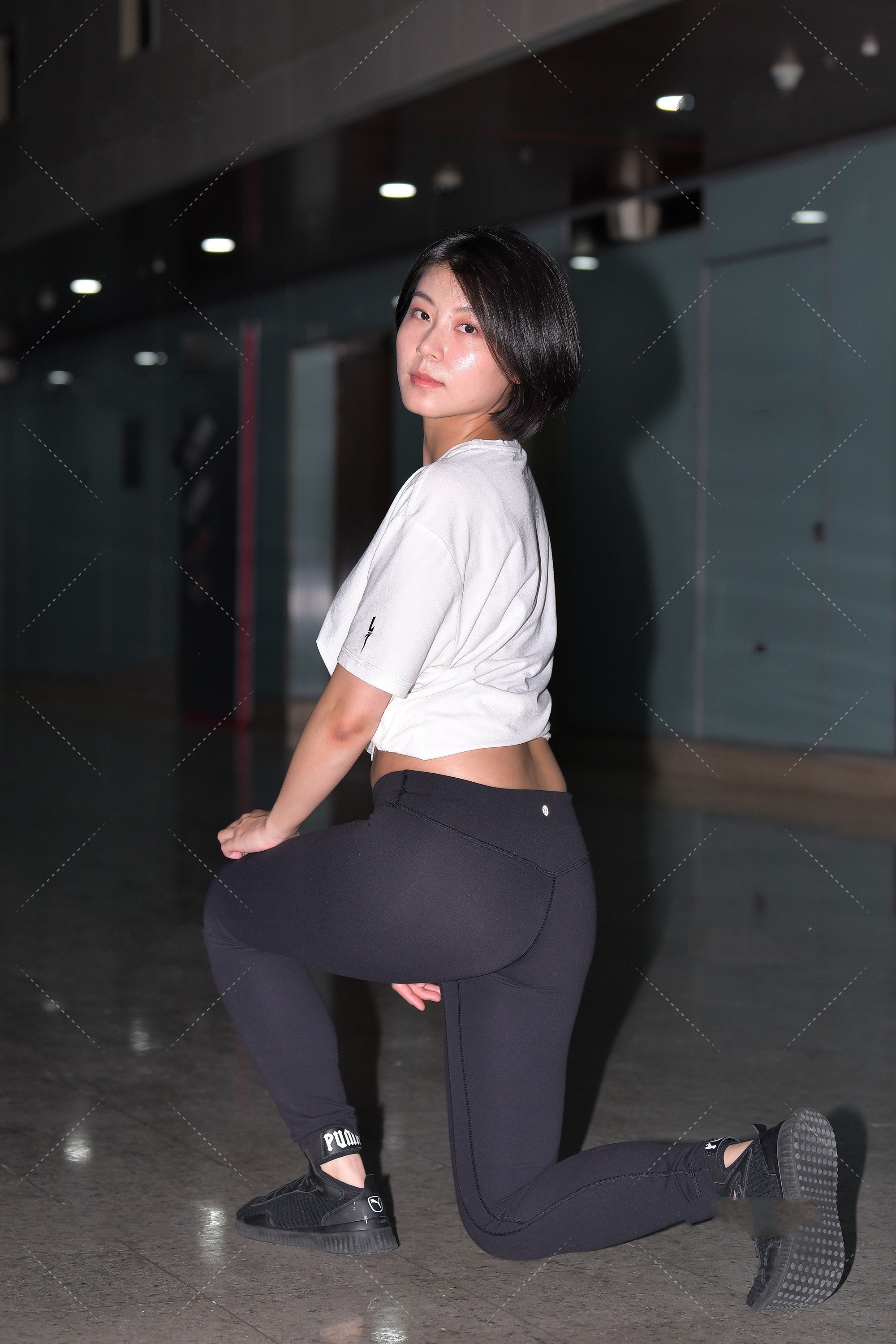 白与黑|白色短袖搭配小黑裤，简单精致，经典不过时