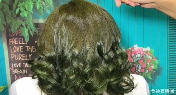 时尚烫发:35岁对发型不要将就,这样烫比直发好看,像小仙女