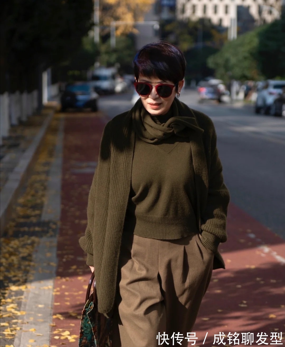 女士 奔六的女人最养眼的打扮!得体大方又有韵味,时尚减龄还有品位