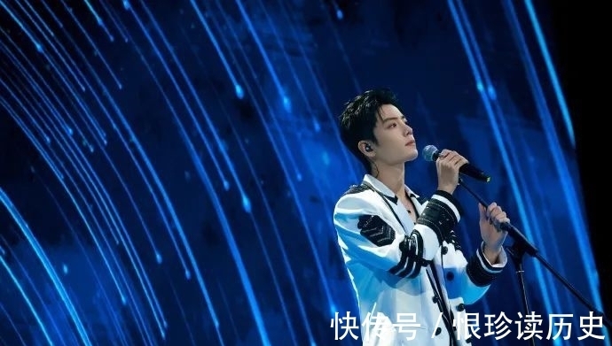 微博之夜|肖战阅读量月均突破百亿，成为2021年最受关注的偶像！