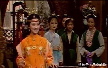 公馆|王熙凤去小花枝巷公馆见尤二姐时, 她为何要一身白色的穿着打扮