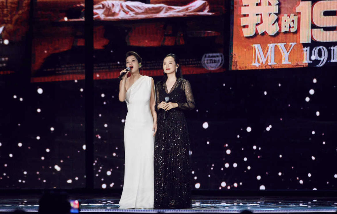 套装|毛阿敏真是“阿姨辈”清流,浅粉色缎面套装像“睡衣”,仍惊艳