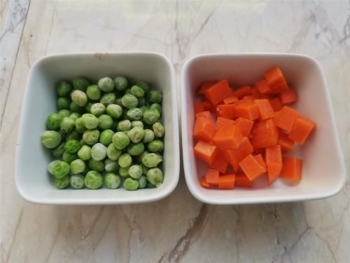 年夜饭做的浇汁肉丸子，吃的一个没剩，不放鸡蛋，外表焦脆里松嫩