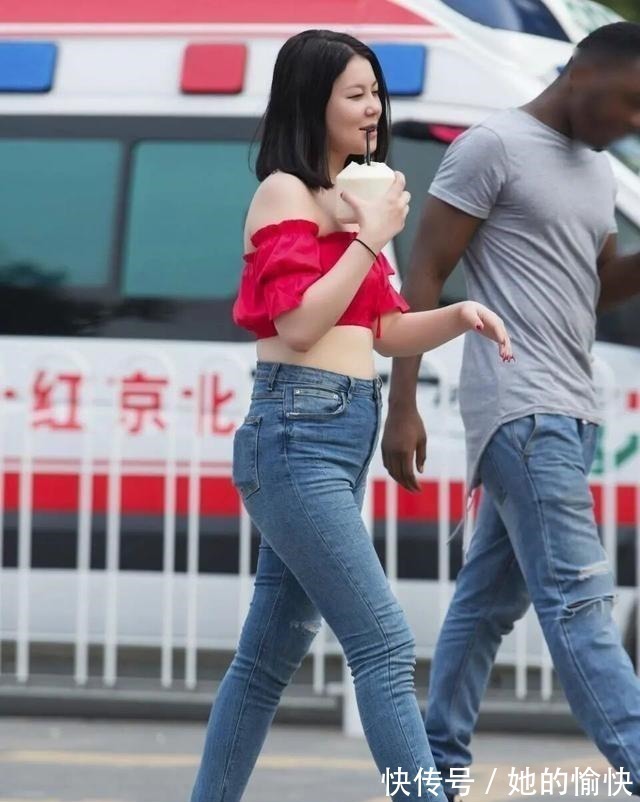 小姐姐 打底裤的布料柔软透气,穿着它去见喜欢的人吧,艳压完胜!