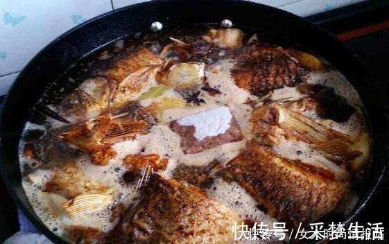 玄子|炖鱼时,别只会用醋去腥,教你一招好方法,炖好的鱼肉鲜美不腥