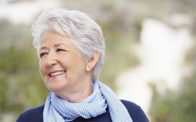 更年期|50岁左右的女性,身体出现4个不适感,可能是更年期来临了