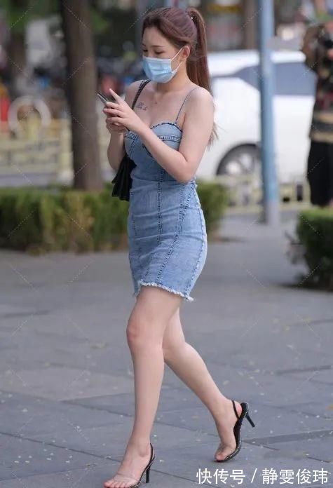 时尚|淡蓝色牛仔连衣裙,性感可爱时尚端庄,减龄必备