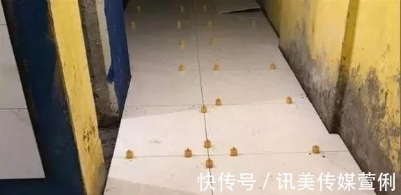 师傅|看见师傅把瓷砖贴成这样，业主气得发飙，你就不能事先和我商量？