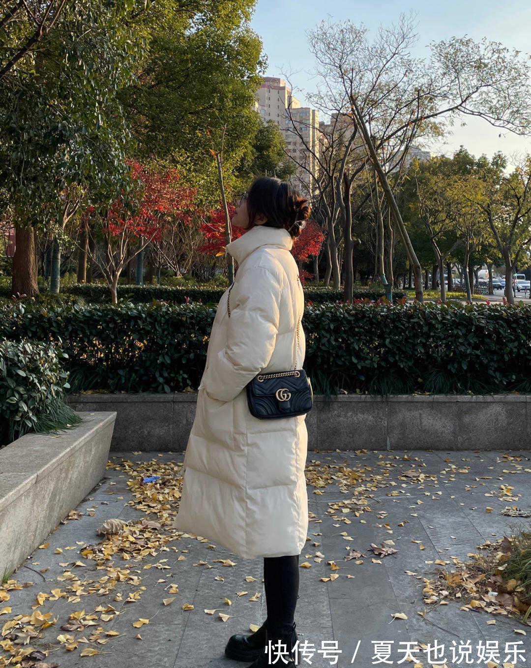 非主流 紧身牛仔裤可不是什么非主流单品,冬天穿它出门,遮肉显瘦又显高