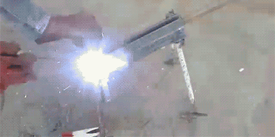 |搞笑GIF段子:如果不牵手,下一个男人一定不是你!