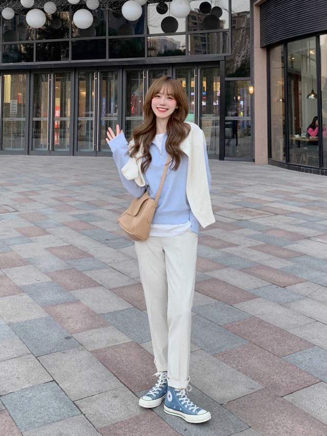 穿搭 秋冬不建议单穿卫衣,可以试试这3种搭配方法,比单穿还高级时髦