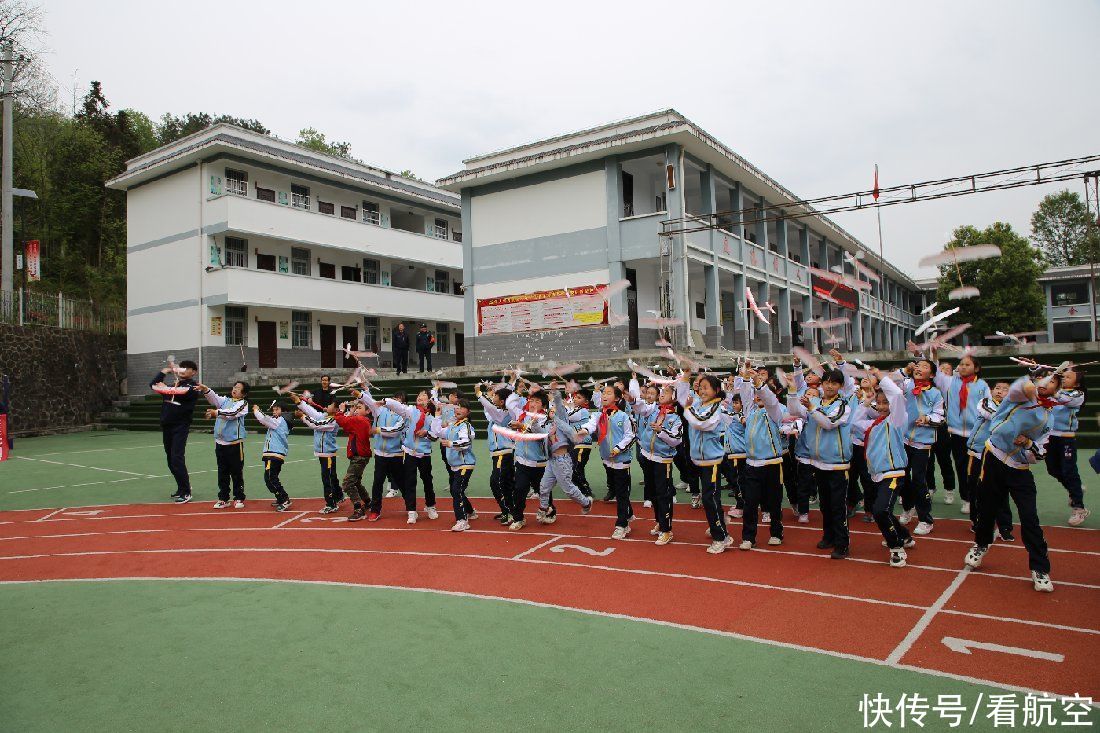 航空工业起落架飞机科普点亮孩子“蓝天梦想”