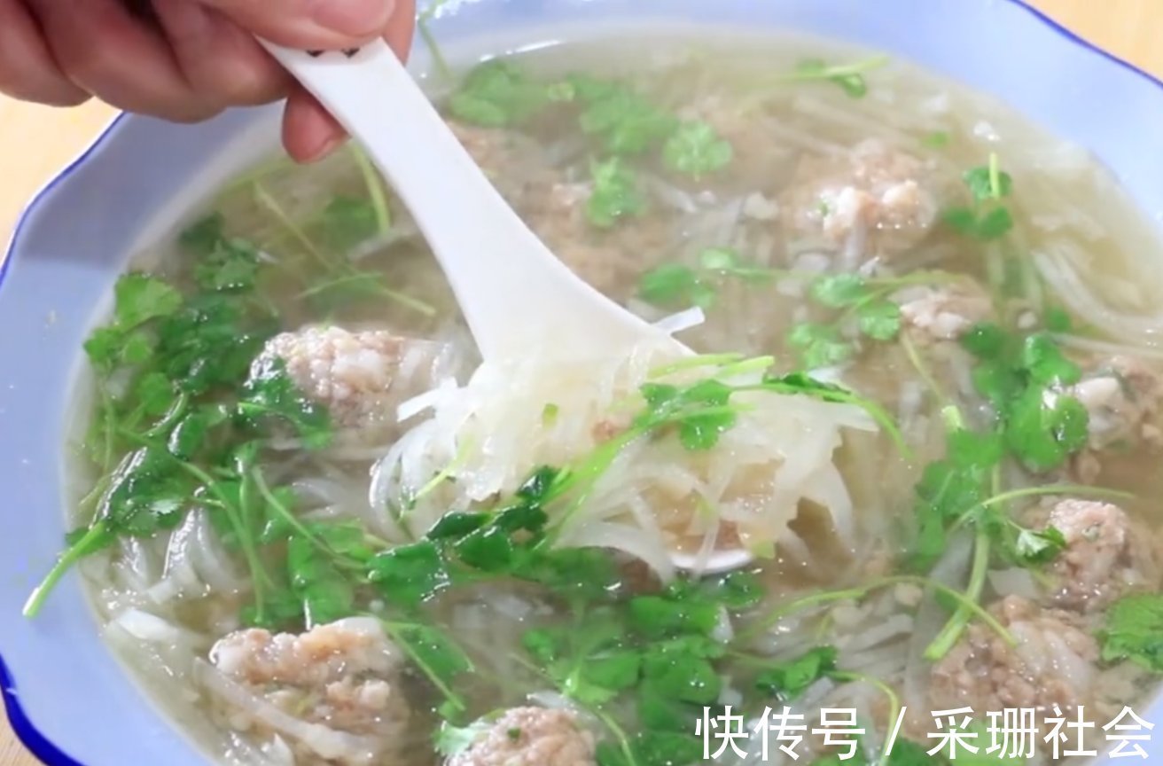 感冒咳嗽，多给家人喝这道汤，润肺止咳，增强免疫力，做法超简单