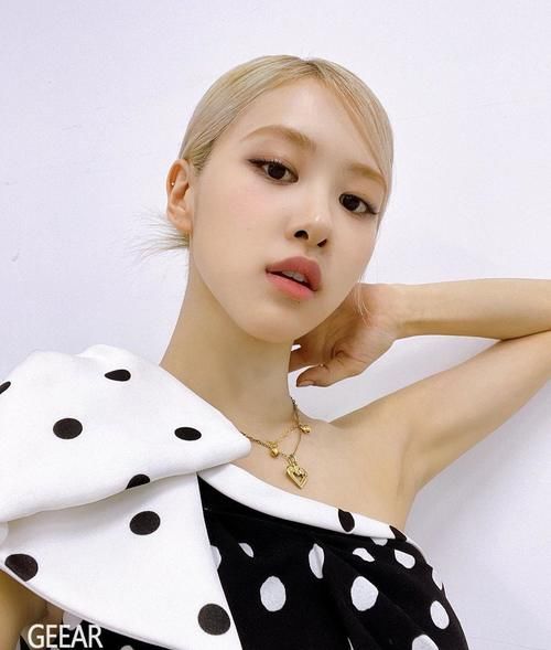 御用化妆师透露，原来Rosé因为这个原因很难为她上妆！