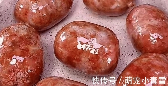 肉肠|入秋后,嘴馋别忘做这个,一烫一晒,锅中再一煎,切片摆盘就能吃