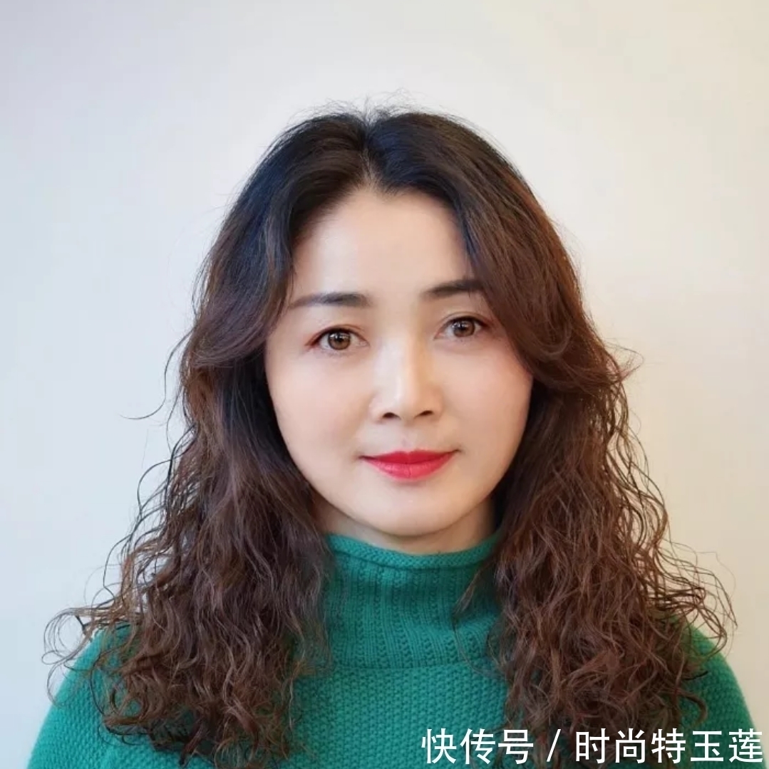 洋气 今年秋冬发型别乱剪,18款洋气烫发送给你,无论胖瘦都适合