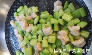 健康菜谱，黄瓜炒虾仁，清爽简单，美味营养，多两步带来大变化