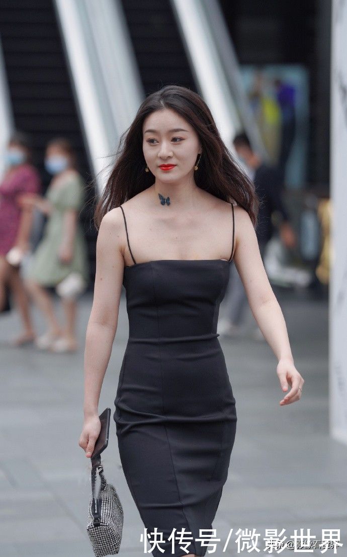 肩膀|吊带裙会选的美女，穿出了小女人和温柔美