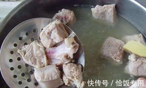 不管怎么做排骨,切记万万不可先焯水,牢记2步,鲜嫩好吃还不腥!