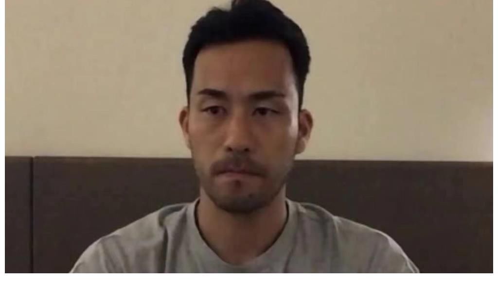 日本队|心态崩了?日本队长赛后遭沙特球迷疯狂嘲讽,情绪失控与球迷对骂