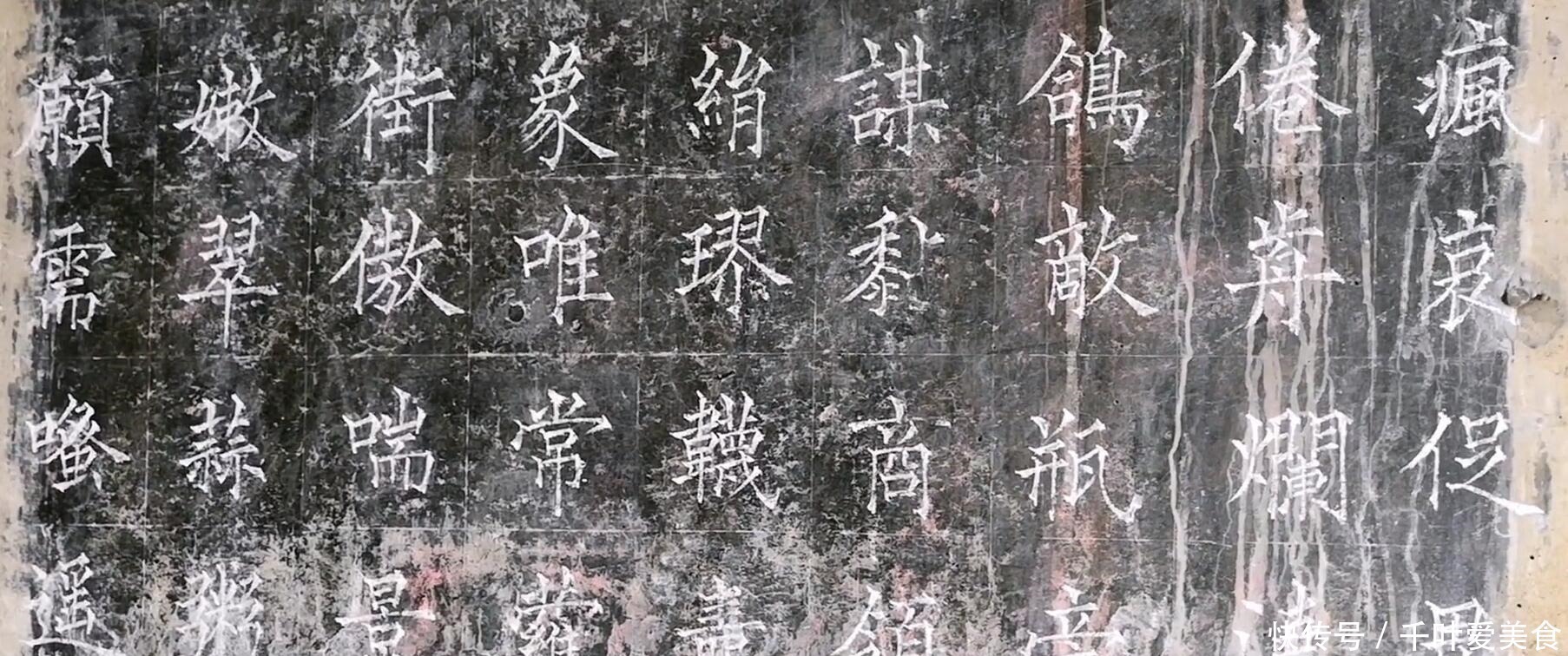 书法艺术@大桥下发现无名书法家,竟是小学三年级文化水平!汉字堪比印刷体