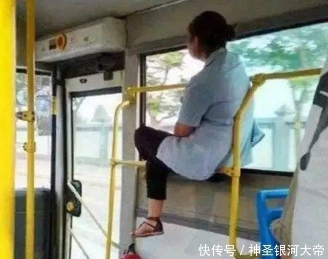 |搞笑趣图：怎么做公交车才是正确的知识，你懂吗！