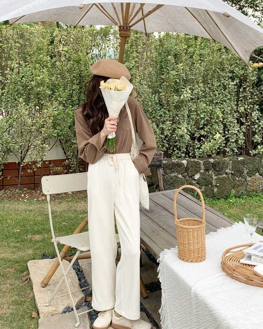 羽绒服|周末出去约会怎么穿得保暖又好看!不如试一试蕾丝花边羽绒服+格子半身裙