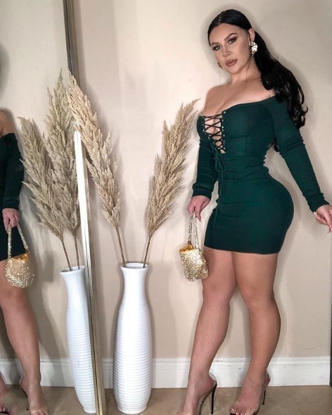 模特|她是132斤的大码模特，妖艳身材，让无数男人拜倒在她的包臀裙下