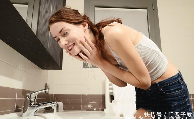 晨间|早上洗脸要不要用洗面奶呢很多女生做错了,难怪毛孔越来越粗大